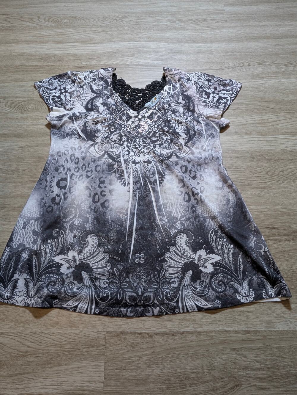 Unity World Wear Women PL Blouse Crochet Lace V Neck Rhinestone Animal Print Top